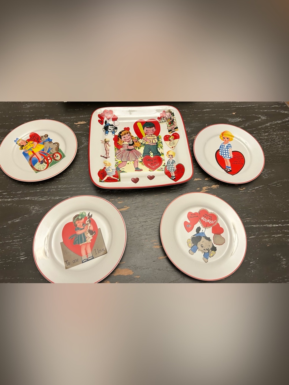 Rosanna Studio kitschy vintage Valentine plate set of 5. - Picture 2 of 9